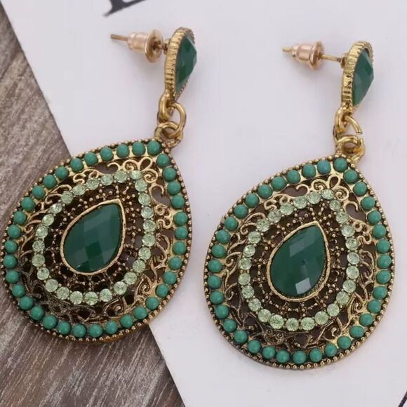 LUXURY LARGE PENDANT EMERALD CRYSTAL EARRINGS - Picture 1 of 3